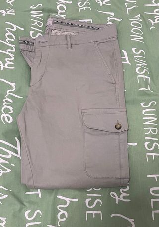 Pantalón Cargo Color Beige/Gris Claro