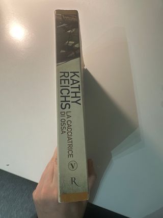 La cacciatrice di ossa: I romanzi della serie t...