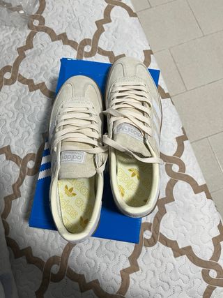 Adidas Spezial Beige y Blanco
