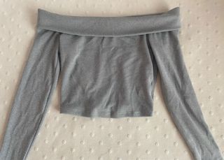 Top fiesta hombros descubiertos gris