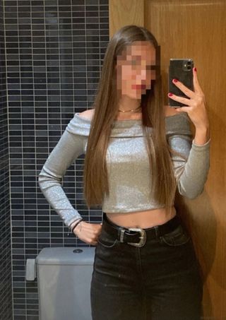 Top fiesta hombros descubiertos gris