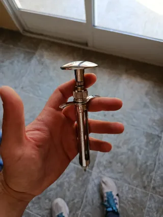 Jeringa veterinaria de metal