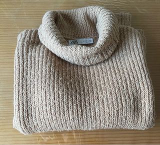 Jersey Zara cuello alto beige talla S