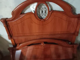 Cama 1.35 con cabecero de madera