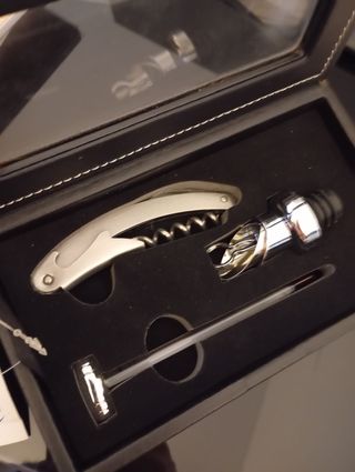 Set de vino sin estrenar con etiqueta