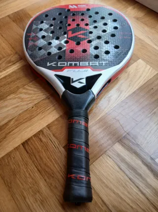 Pala de pádel Kombat Fuji Manu Martin