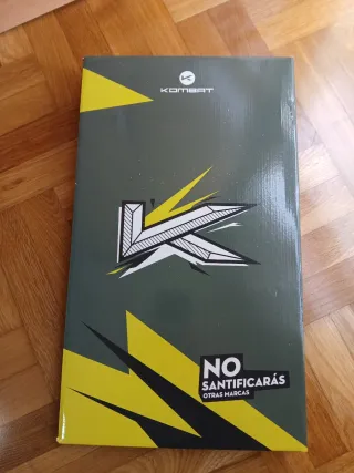 Pala de pádel Kombat Fuji Manu Martin