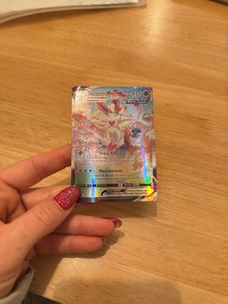 Carta Pokémon Sylveon VMAX #212/203