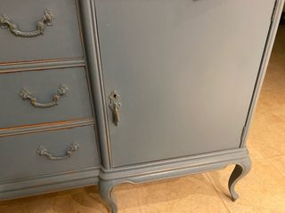 Comoda y espejo restaurados.