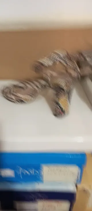 Sandalias de tacón estampado serpiente