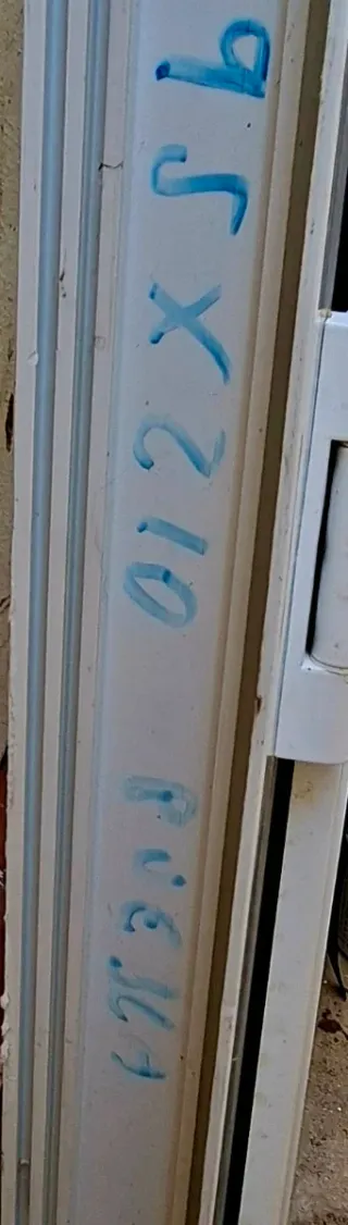 Balconera doble con marco blanco