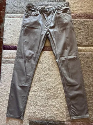 Pantalón gris