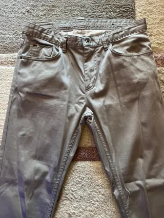 Pantalón gris