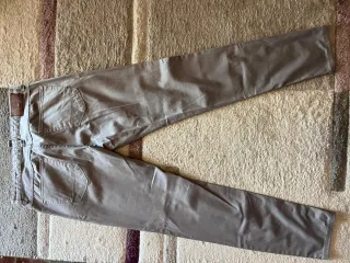 Pantalón gris