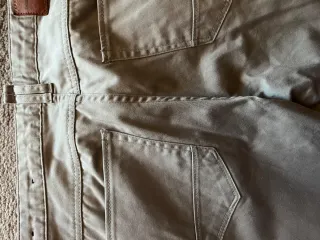 Pantalón gris
