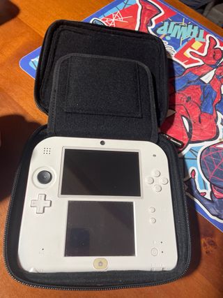 Nintendo 2DS Bianca + 6 Giochi 3DS