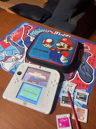 Nintendo 2DS Bianca + 6 Giochi 3DS