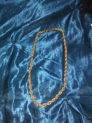 Colgante de acero dorado