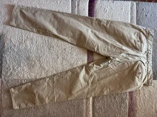 Pantalón beige Pull&Bear Talla M