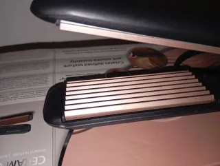 Plancha Rizadora Remington Negra y Dorada