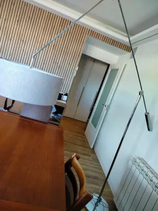 Lámpara de pie diseño plateada