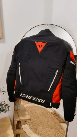 Chaqueta Moto Dainese Deportiva Negra y Roja