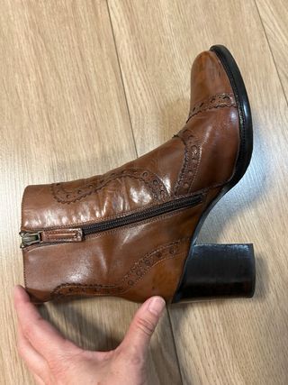 Botín de piel marrón