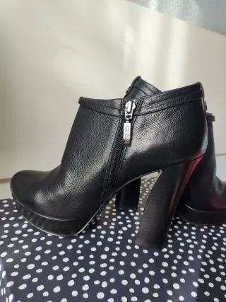 Botines Guess Tacón Plataforma Piel Negros