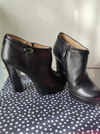 Botines Guess Tacón Plataforma Piel Negros