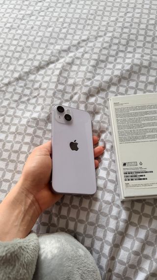 iPhone 14 Viola con batteria all'85%