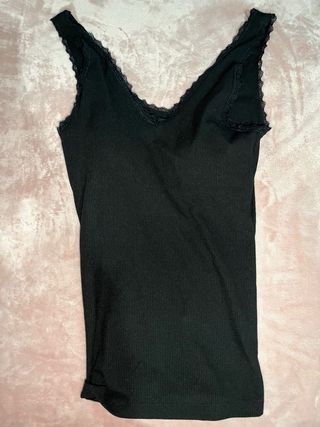 Top negro con encaje