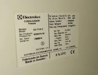 Congelador Vertical Electrolux EU7718