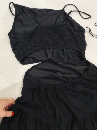 Vestido negro crop top con aberturas
