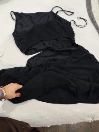 Vestido negro crop top con aberturas