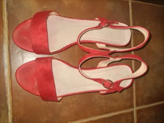Zapatos rojos de tacón