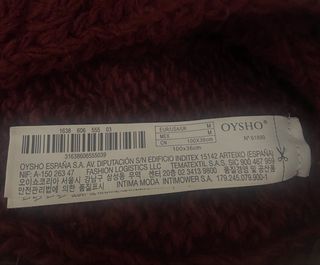 Cuello lana Oysho burdeos con pompones