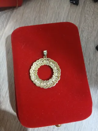 Colgante de oro