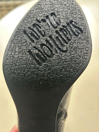 Botín de piel negro de la marca Wonders.