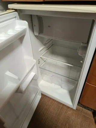 Frigorífico Smeg 82L Blanco Buen Estado