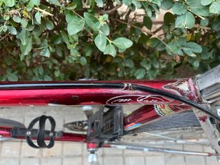 Bicicleta carretera vintage roja