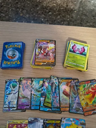 126 Cartas Pokémon escucho ofertas
