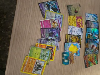 126 Cartas Pokémon escucho ofertas