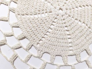 Centrino rotondo bianco in cotone