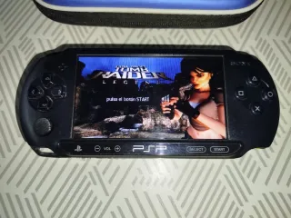PSP Street + Funda + Juego Lara Croft