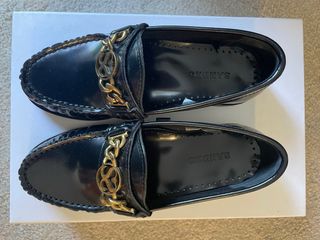 Mocasines Sandro Negros Talla 35 con Cadena Dorada