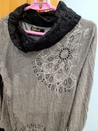 Camiseta Koroshi encaje cuello manga larga