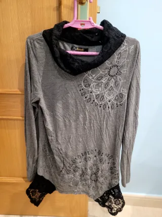 Camiseta Koroshi encaje cuello manga larga