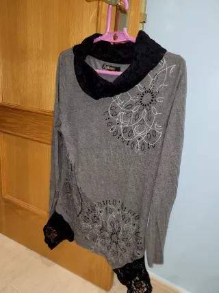 Camiseta Koroshi encaje cuello manga larga