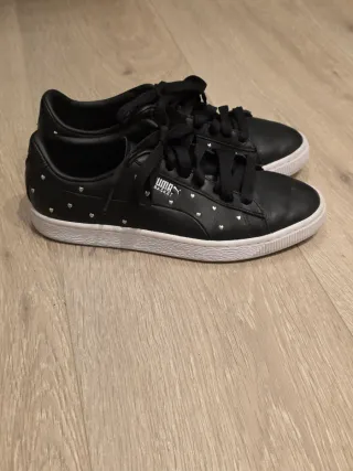 Zapatillas Puma Basket Negras Tachas Corazón