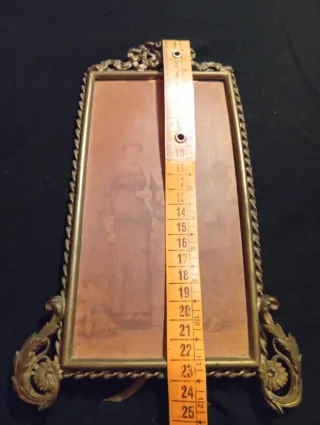 Antico portafoto in ottone